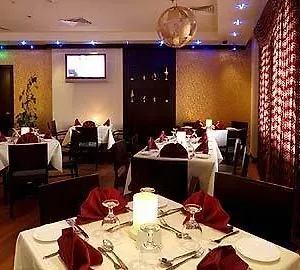 champs-elysees.sharjah-hotels.com/